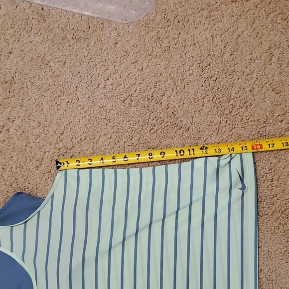 Nike tank top with bra built in - Picture 5 of 5